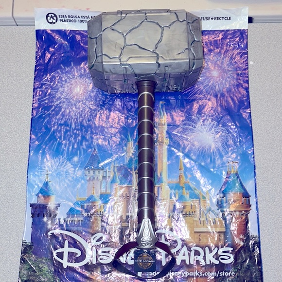 DISNEY PARKS EXCLUSIVE-MARVEL AVENGERS THOR HAMMER LIGHT UP DRINK HOLDER - Picture 1 of 14